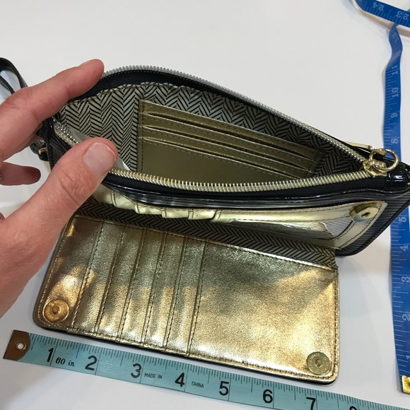 Steve Madden Black patent vegan leather wristlet - Picture 4 of 5